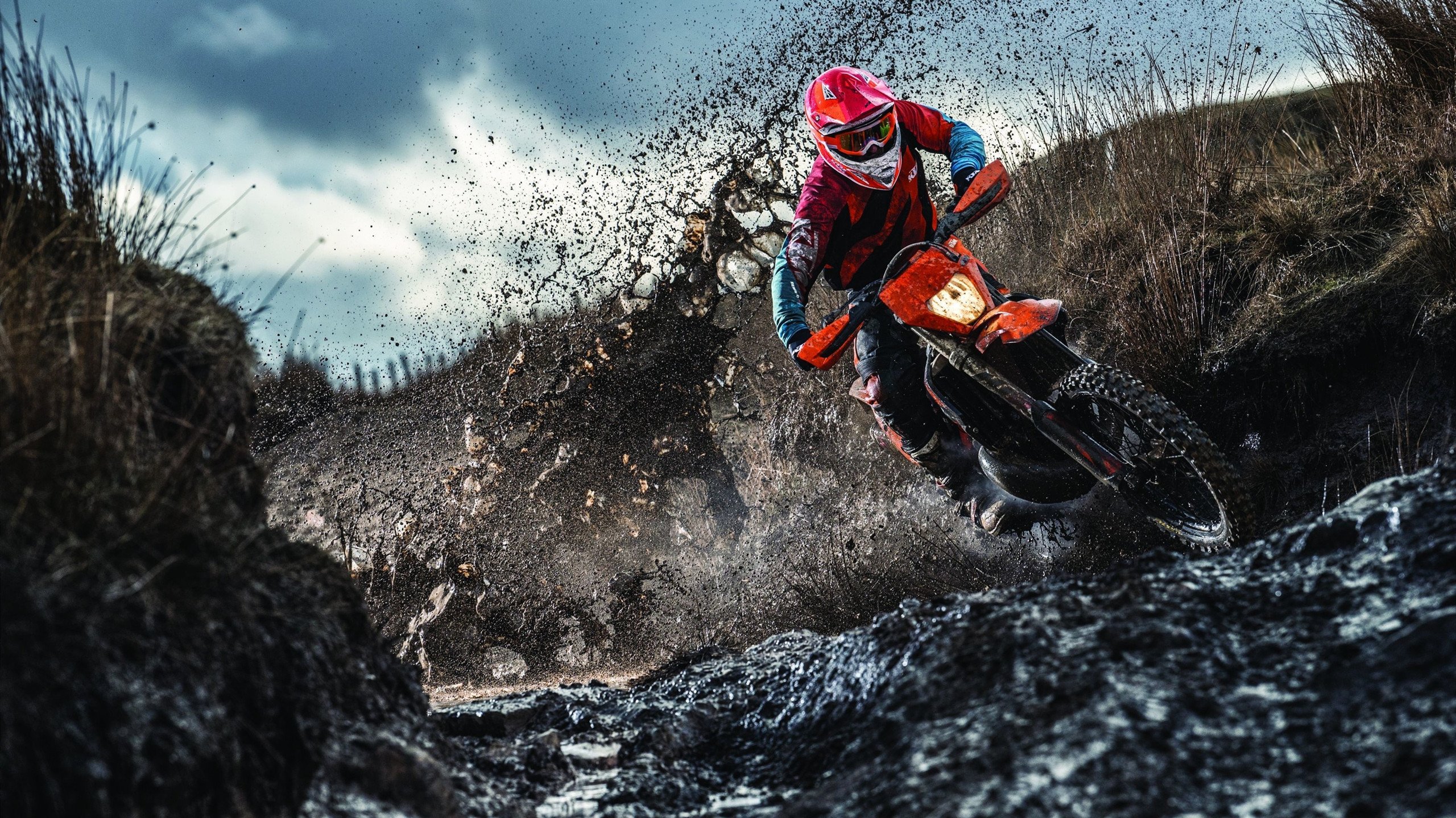 曼联决赛小胜曼城，詹姆斯砍下45记关键球，全场沸腾